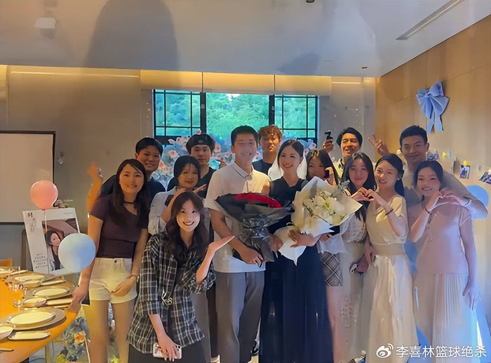 足球免费-恭喜!30岁中国游泳奥运亚军求婚成功:女友模特身材高挑美丽很般配|闫子贝|覃海洋|蛙泳|教练|全运会_新浪体育_新浪新闻